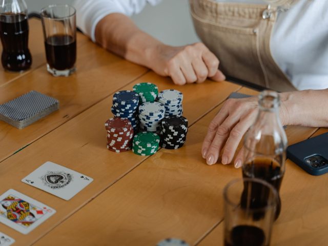 Les sites de paris sportifs ciblent-ils les jeunes ? L’Association française des jeux répond