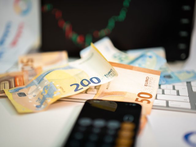Les jeunes, cibles des bookmakers : l’alerte de l’Association Française des Jeux